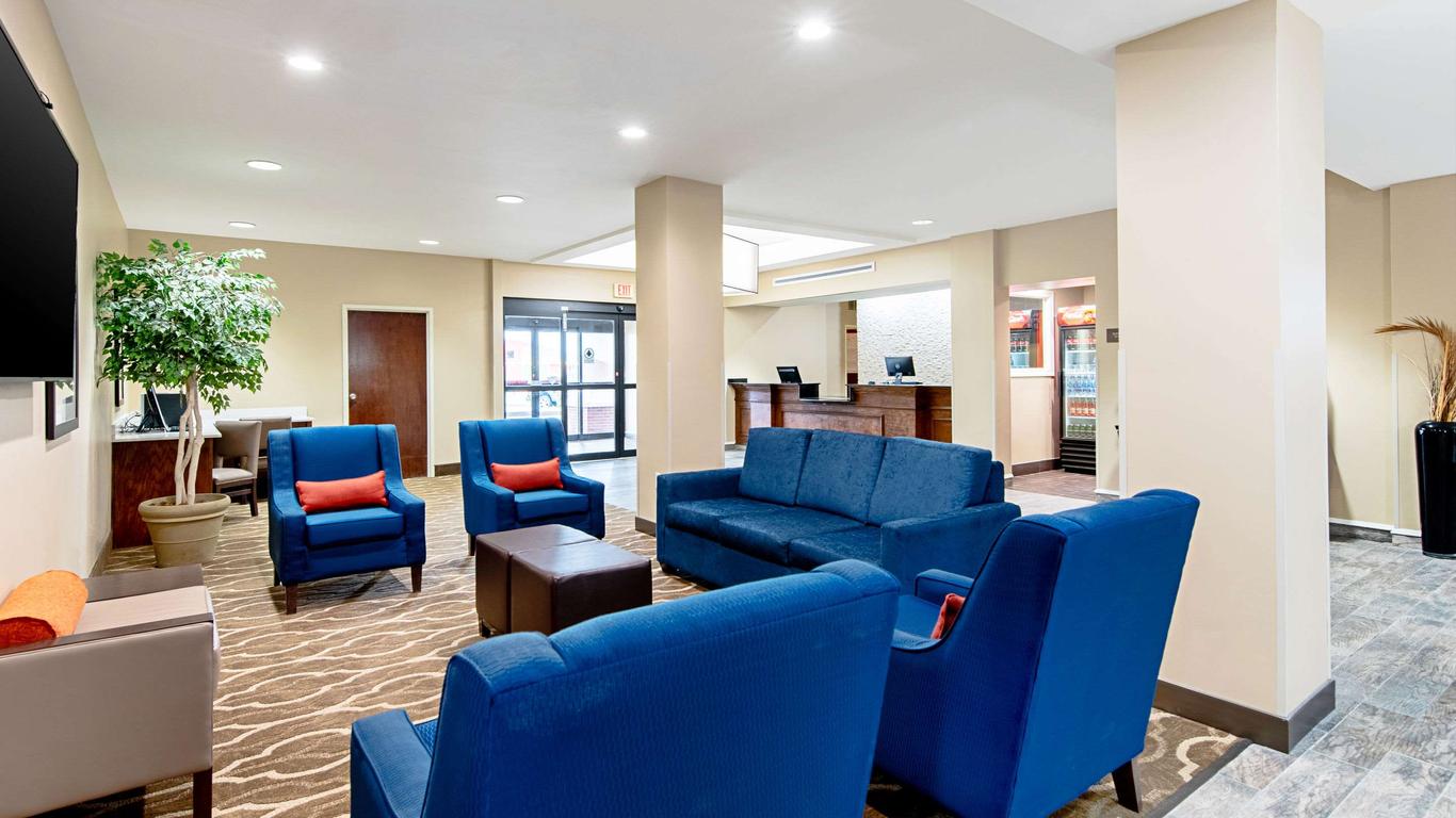 Comfort Inn and Suites Pine Bluff