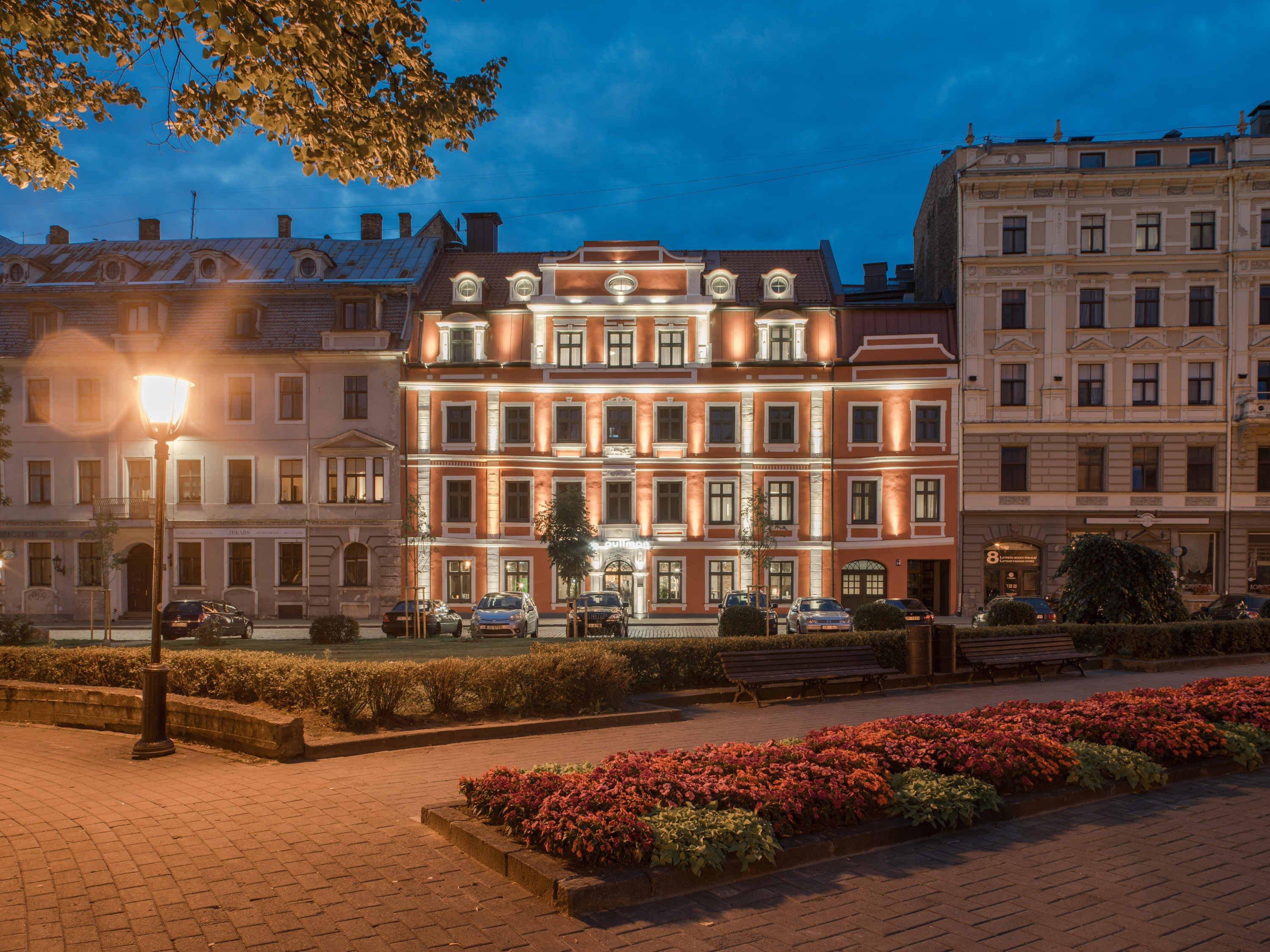 Town цена. Гостиница old Town Латвия. Отели Рига Латвия. Рижский отель в Латвии. Риги Клестерли гостиница.