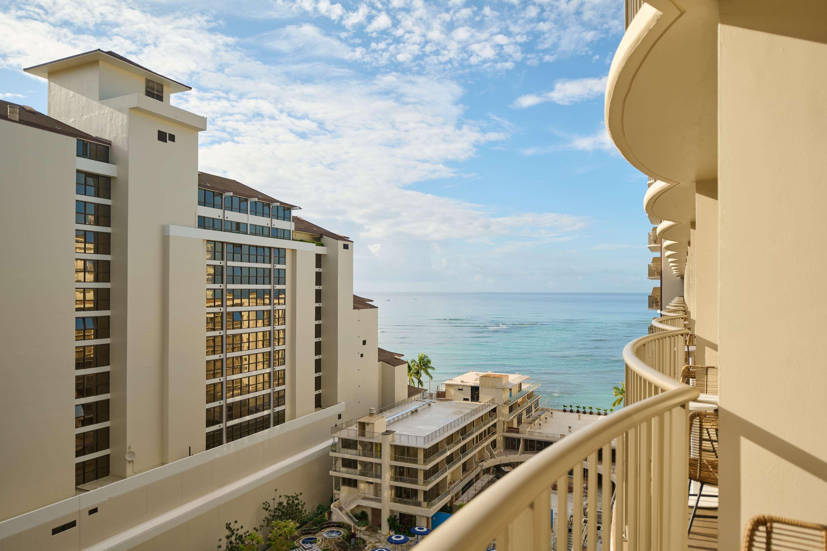Outrigger Reef Waikiki Beach Resort, Honolulu | HotelsCombined
