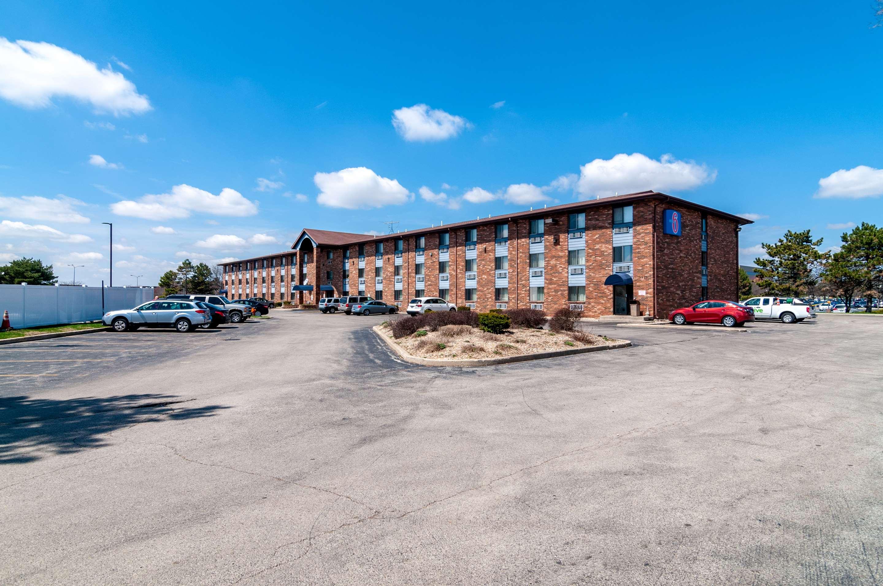 Red Roof Inn Plus+ Chicago - Naperville, Naperville - Compare Deals