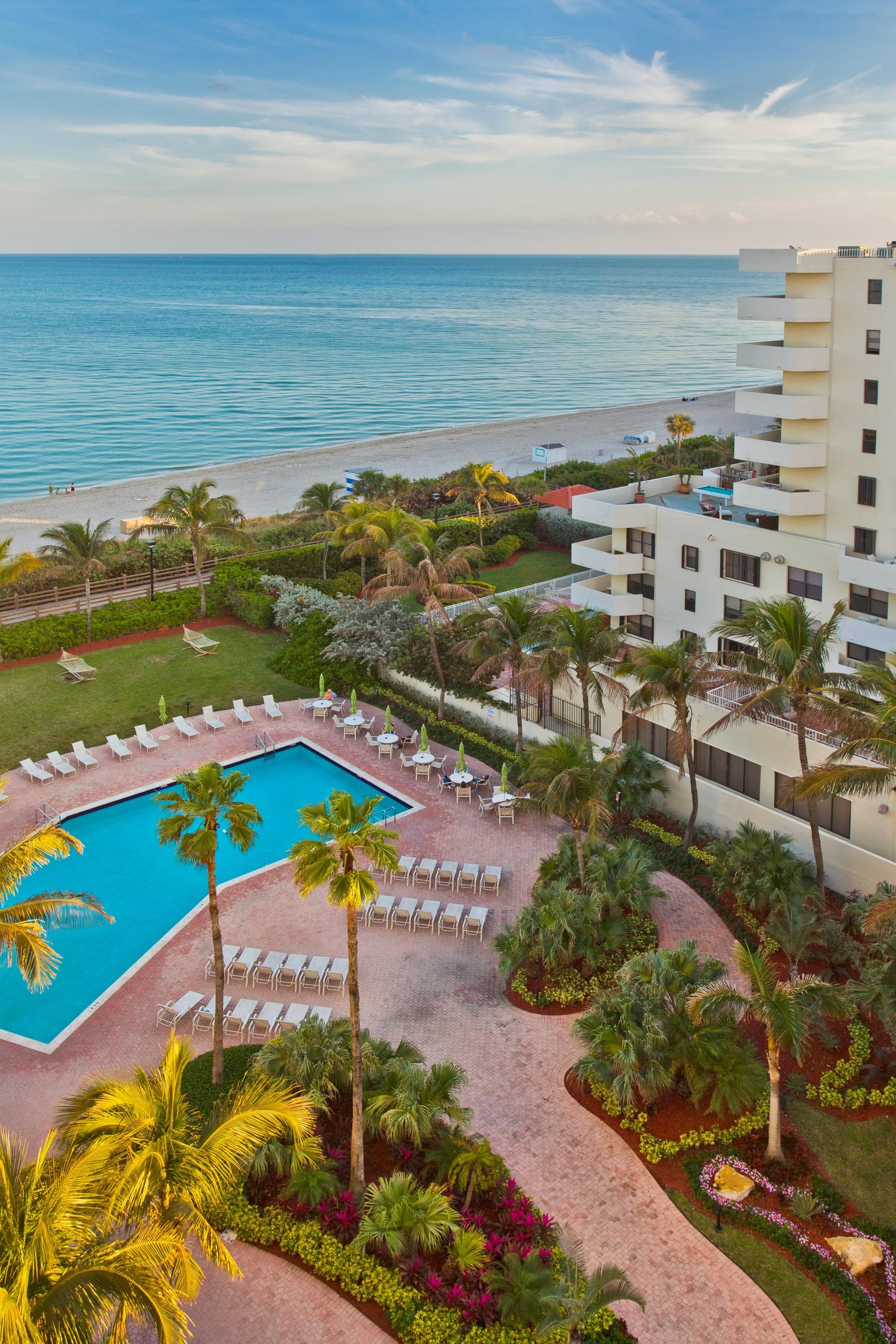 Holiday Inn Miami Beach-Oceanfront By IHG, Miami Beach | HotelsCombined, image size:2000x3000