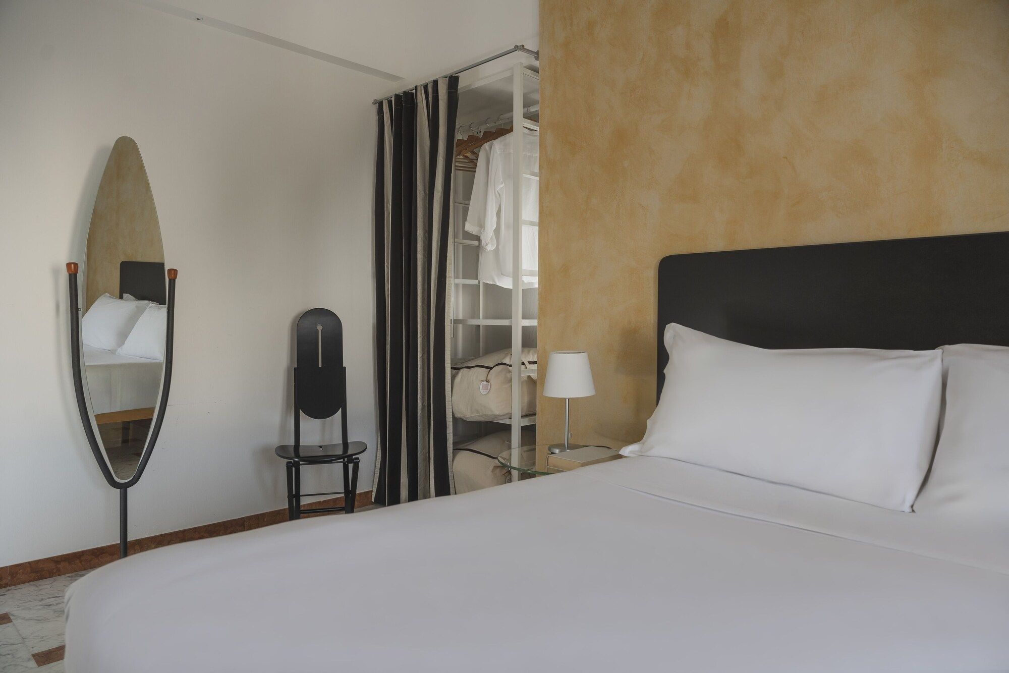 Hello !! We are looking for job shadowing and student mobility  opportunities in October/December 2025 or in March/April 2026. If you have  an opportunity to host us I would love to hear, image size:2000x1334