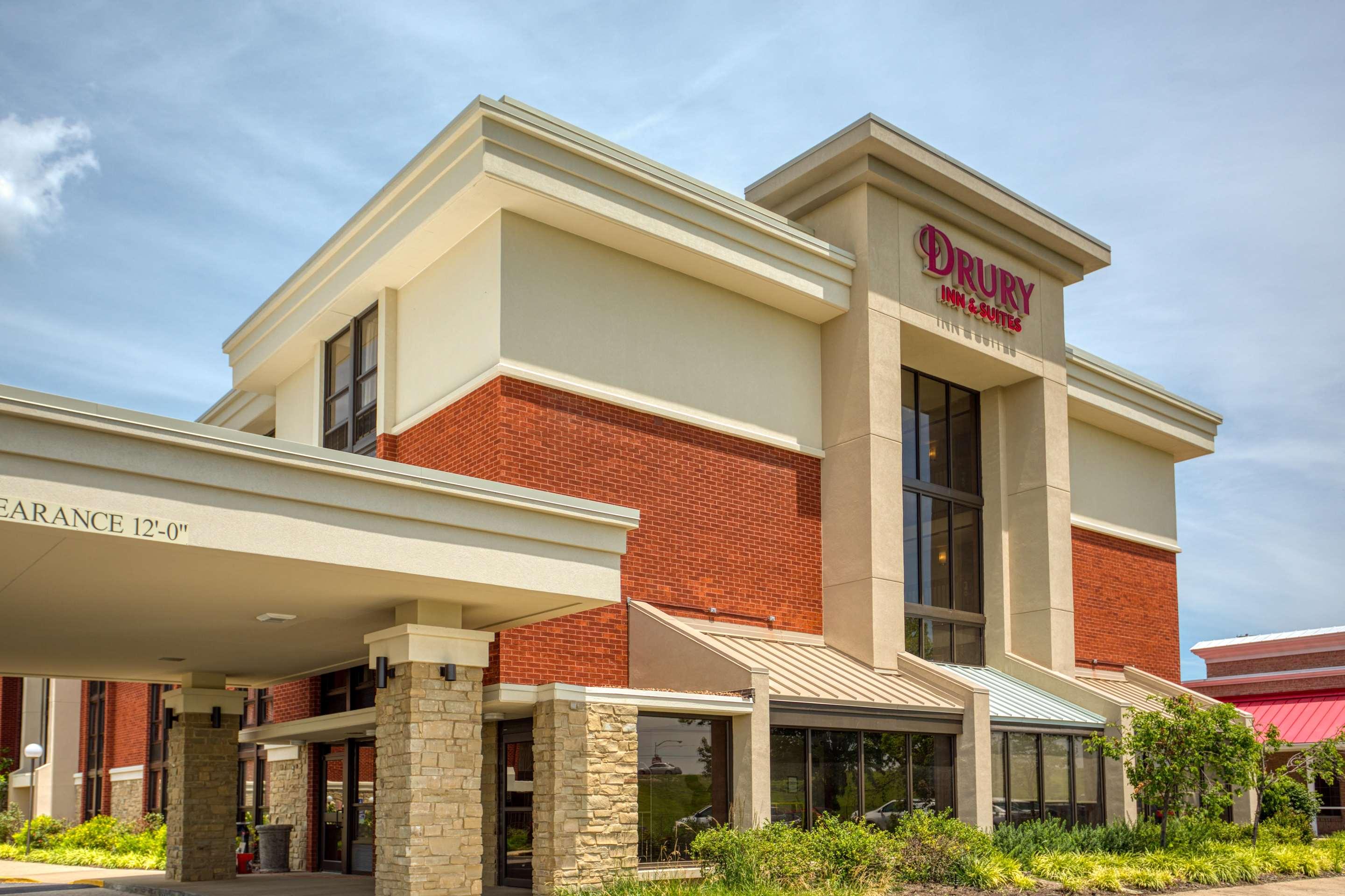 Drury Inn & Suites St. Louis O'Fallon, IL, O'Fallon - Compare Deals