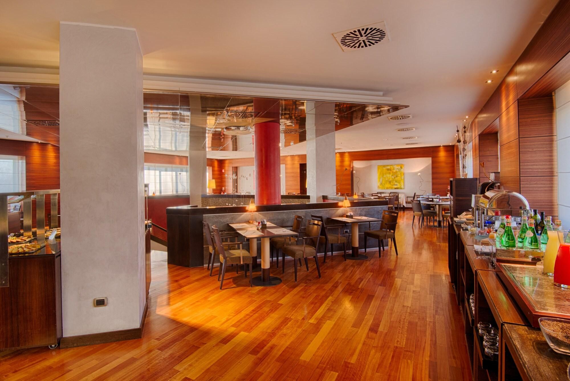 Bologna Guglielmo Marconi Airport Hotels: 3,628 Cheap Bologna Guglielmo  Marconi Airport Hotel Deals, image size:2000x1335