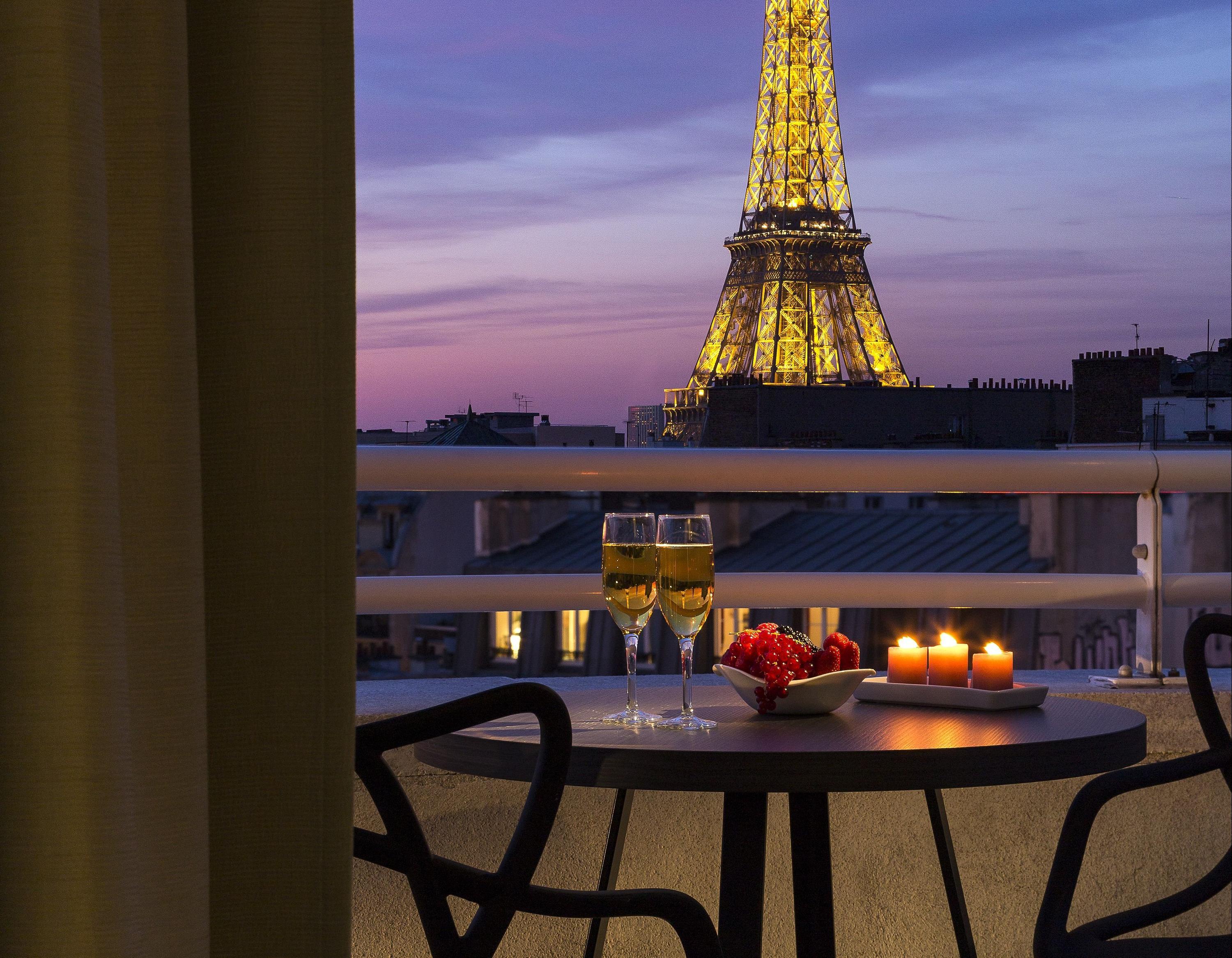 CHEAP Hotel Near Eiffel Tower