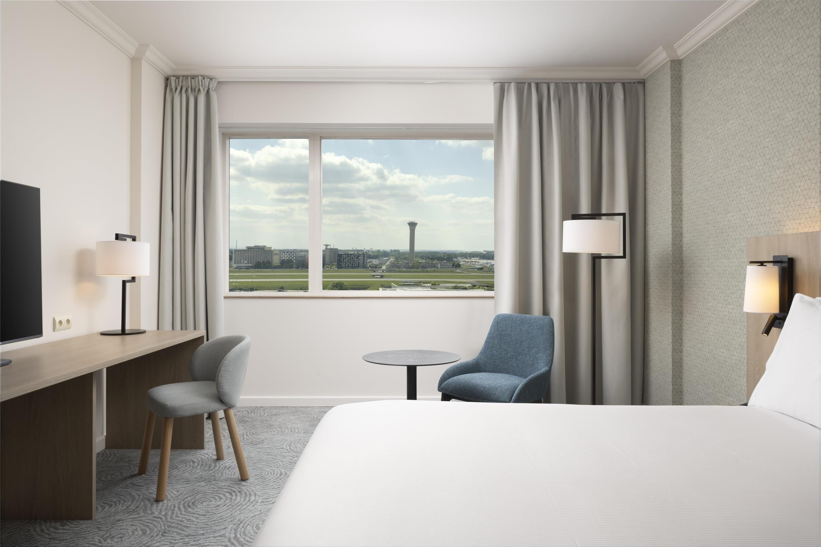 Hilton Paris Charles de Gaulle Airport, Roissy-en-France | HotelsCombined