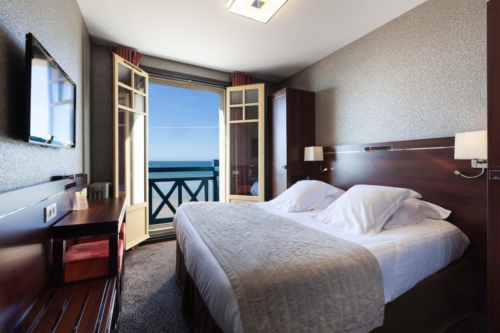 Room Ambassadeur Hotel Jersey Ambassador Hotel