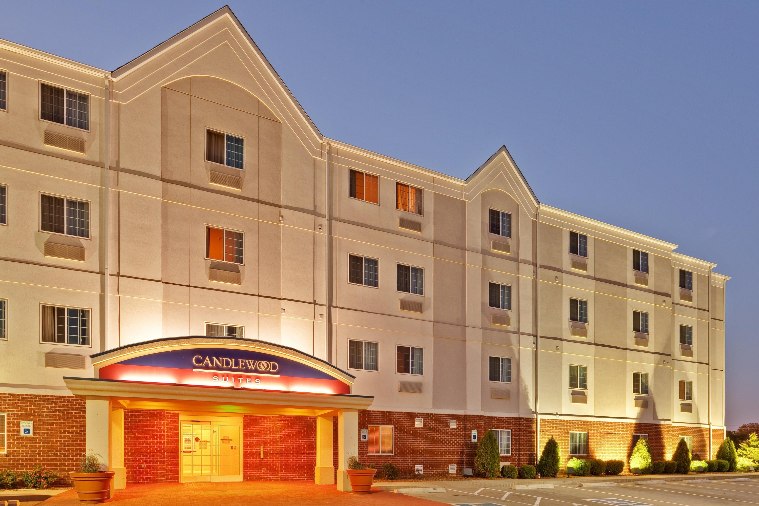 Mississauga, ON Hotel Reservations | Quality Inn Airport West