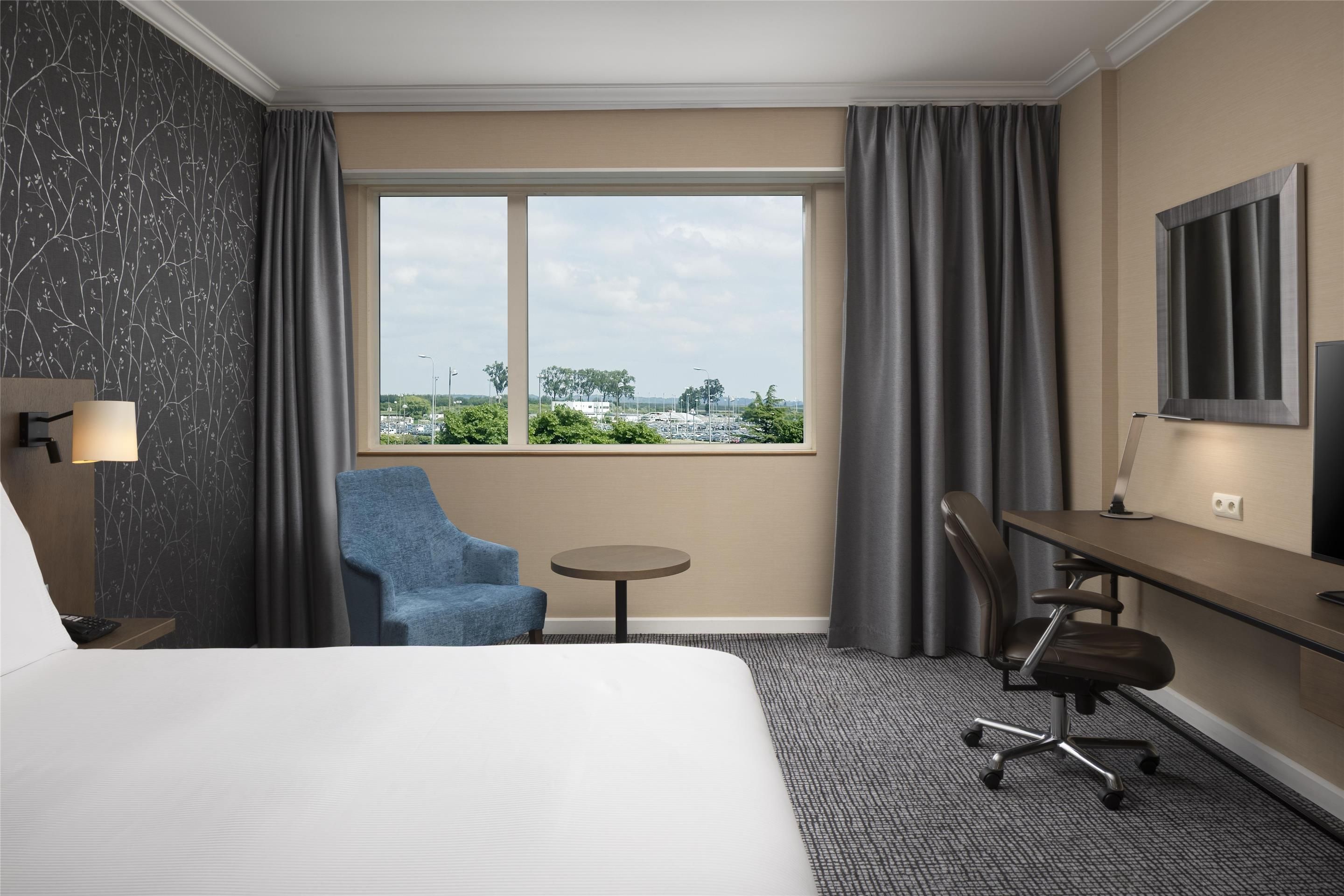 Hilton Paris Charles de Gaulle Airport, Roissy-en-France | HotelsCombined