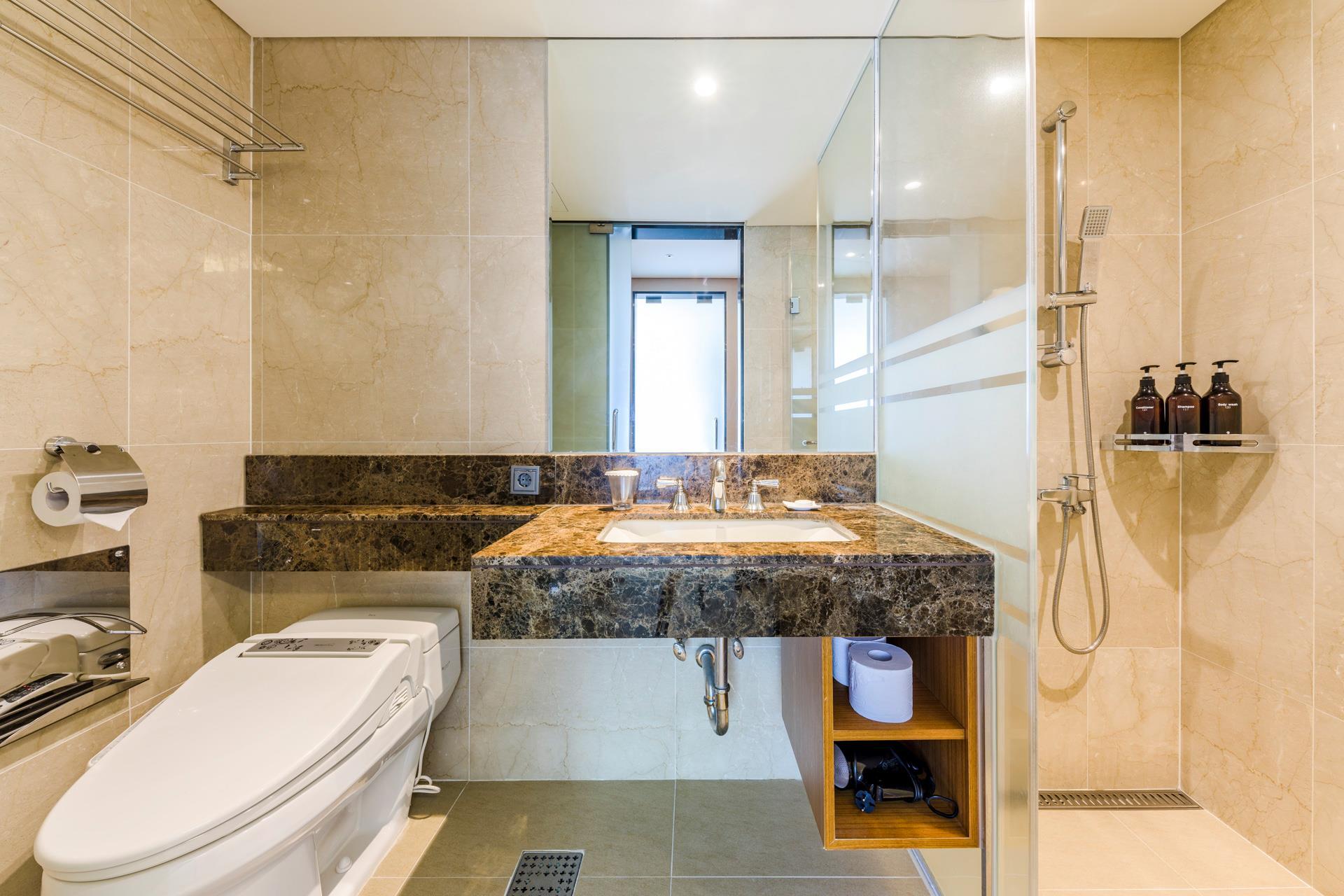 Shinshin Hotel Jeju Airport, Jeju City | HotelsCombined