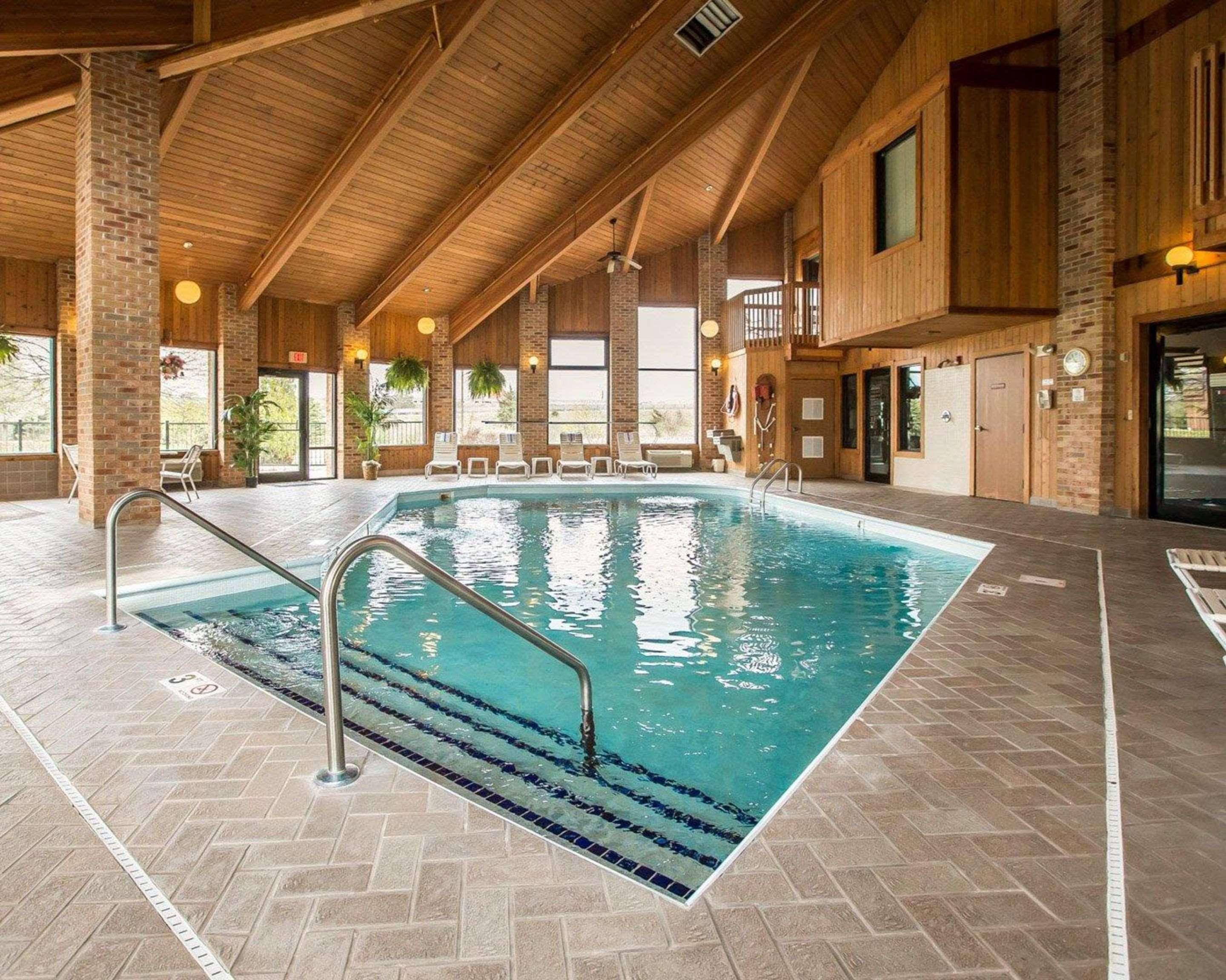 hotels dundee michigan area