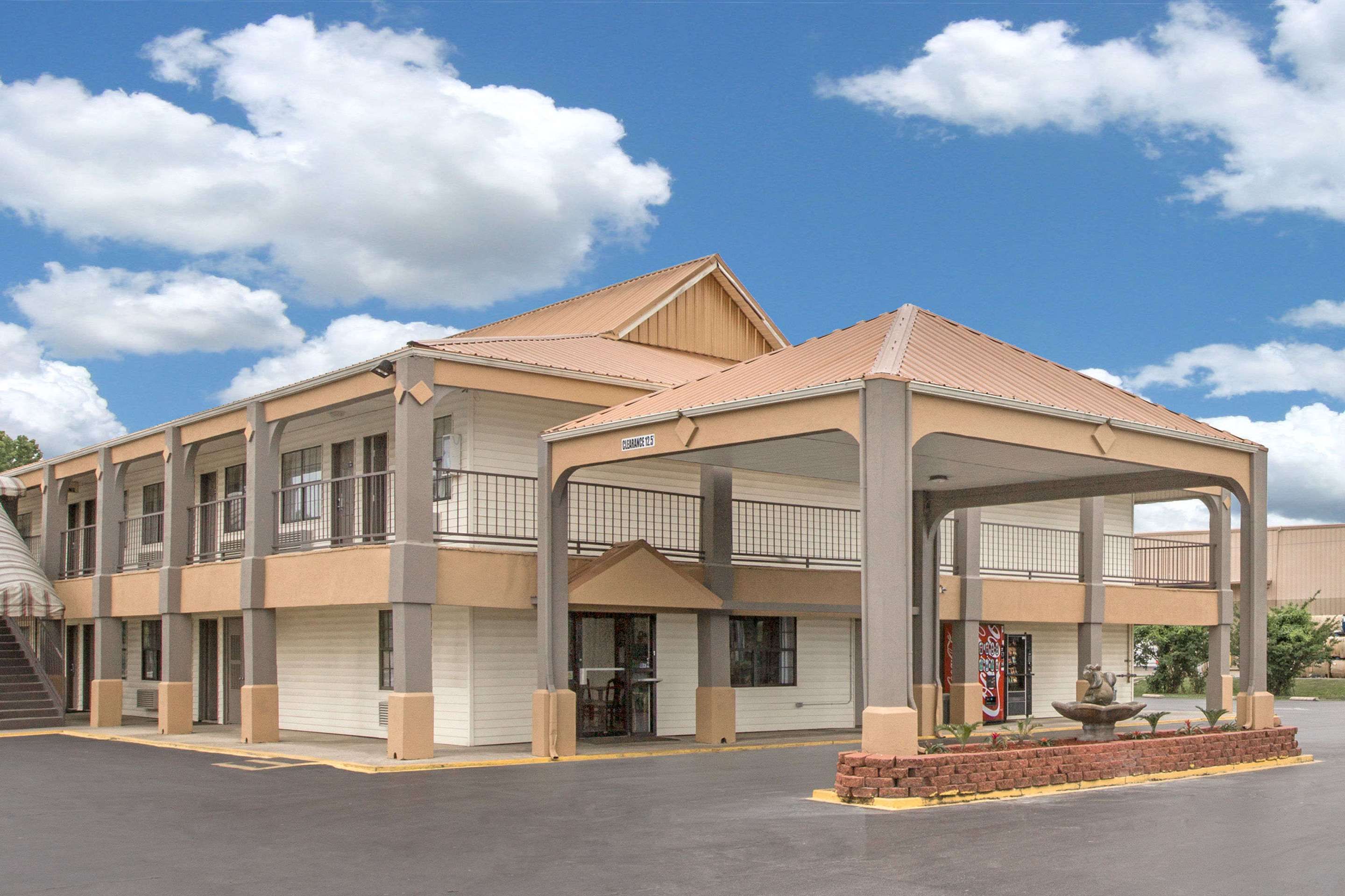 Days Inn by Wyndham, Rayville, Rayville Compare Deals