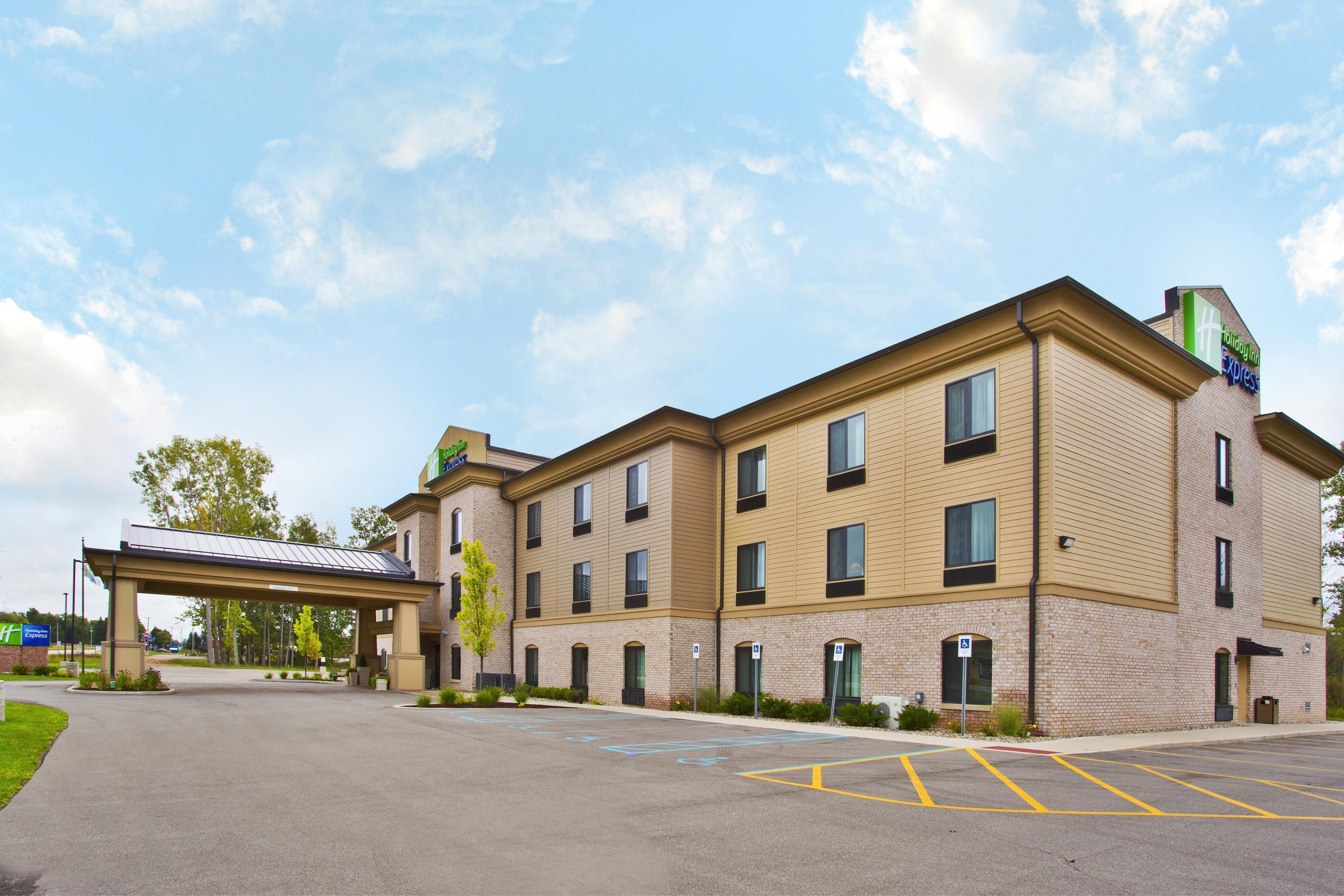 Super 8 by Wyndham Ionia MI, Ionia Compare Deals