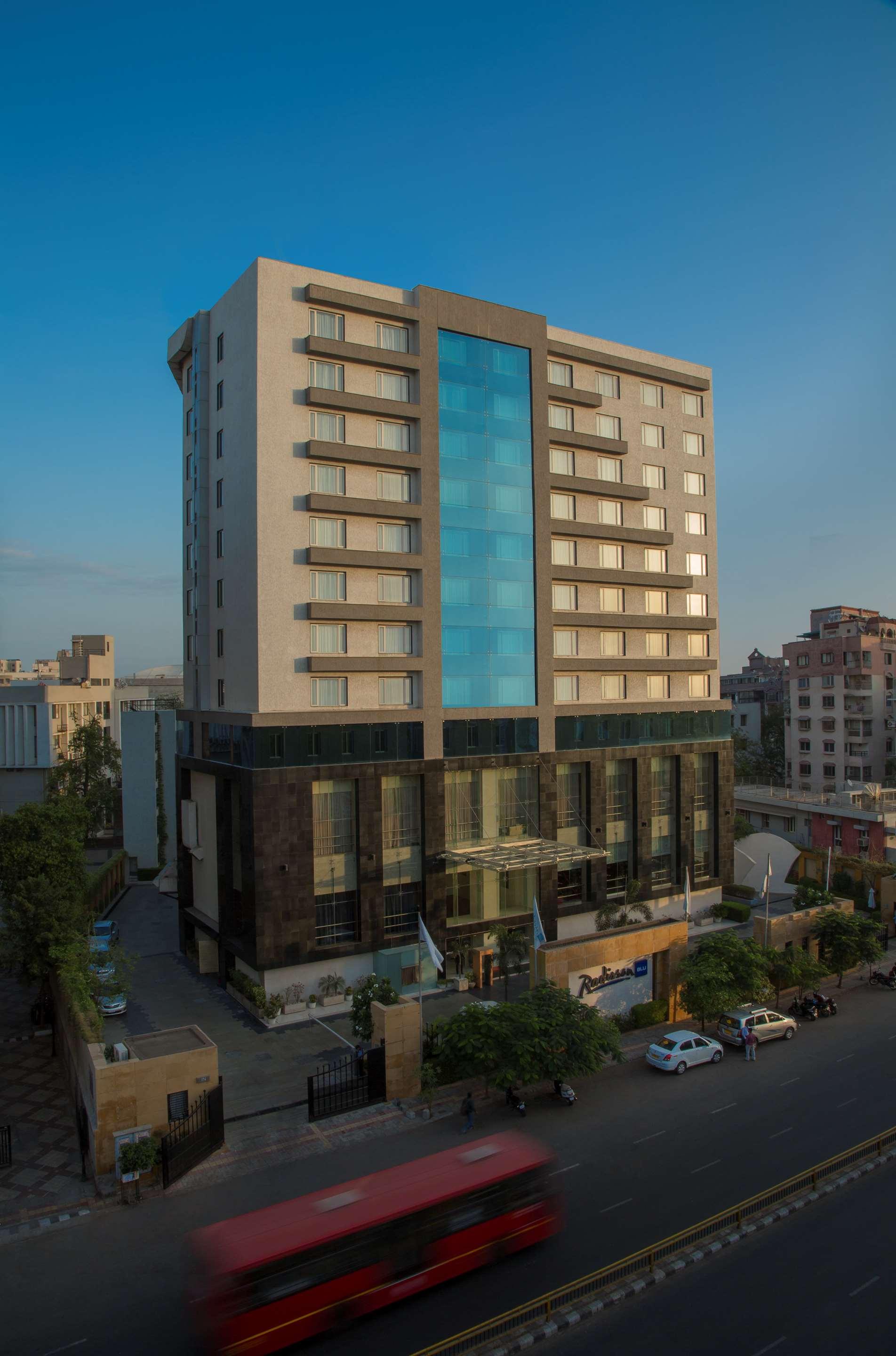 Holiday Inn Express Ahmedabad Prahlad Nagar, Ahmedabad Compare Deals