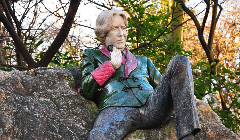 Statue of Oscar Wilde by Danny Osborne in Dublin's Merrion Square (Archbishop Ryan Park); Shutterstock ID 45636058