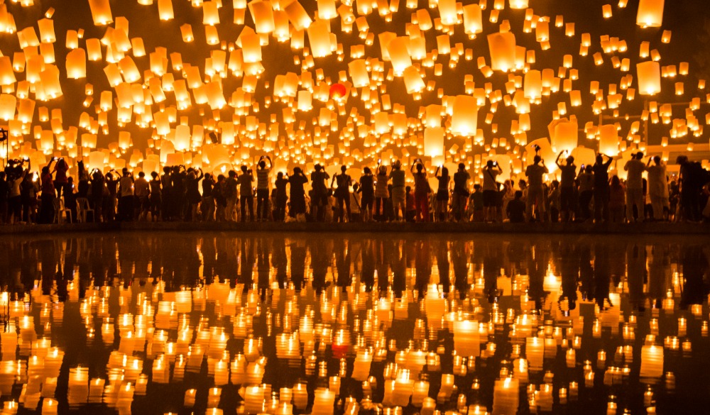 In Chiang Mai the celebration is known as Yee Peng (the full moon of the second month), as the twelfth month in the Thai Lunar Calendar corresponds to the second month in the traditional calendar of the old northern Lanna kingdom. The festival features beautifully illuminated lanterns, which are either carried, displayed in houses and temples, and even launched into the night sky.