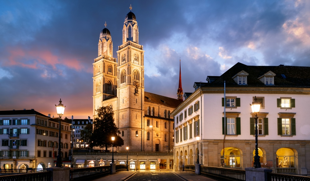 Münsterbrücke Bridge facing the iconic Grossmünster (church) in Zurich