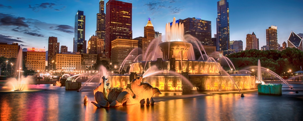 Buckingham Fountain with skyscraper background, Chicago.