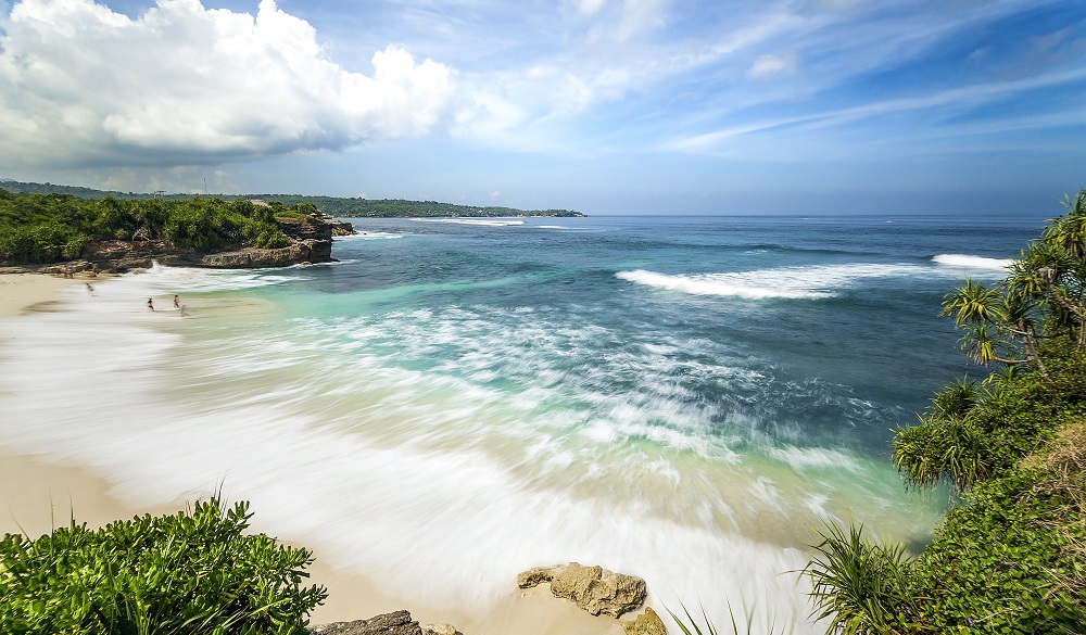 Dream beach, South of Nusa Lembongan (off Bali) was spectacular but quite dangerous for swimming, as strong currents were pulling you into the ocean.