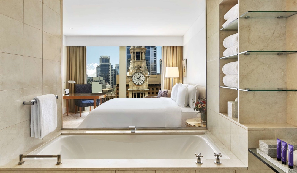 The Fullerton Hotel Sydney, Sydney hotel with spa bath