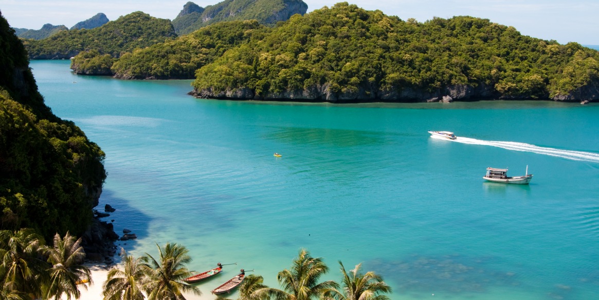 Beautiful paradise beach on AngThong National Park, Koh Samui, Thailand