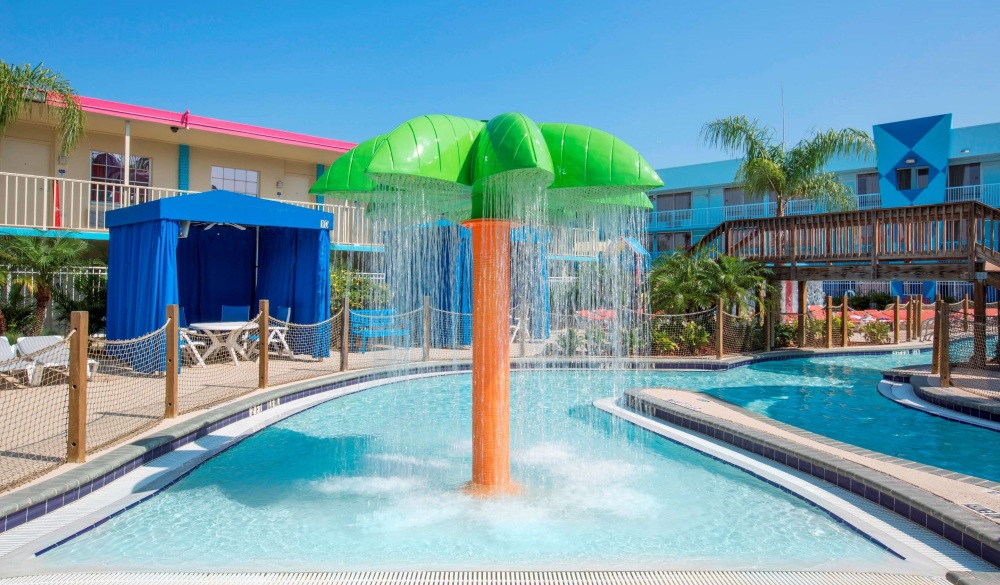 Flamingo Waterpark Resort, Orlando hotel with lazy river