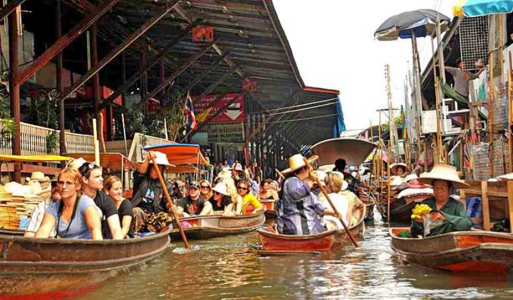 Damnoen Saduak Floating Market