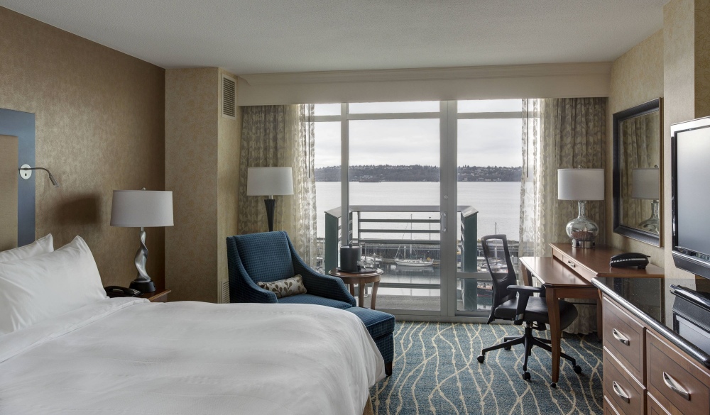 hotels near seattle yacht club