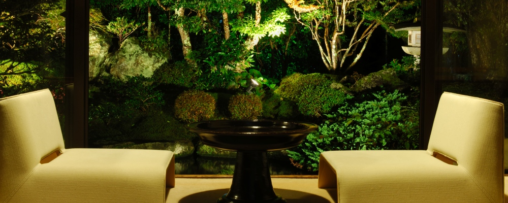 Japanese luxury room with view on a illuminated Japanese Garden at night.
Japan, October 2007.
Nikon D2X, 30mm, F16, 30 sec exposure