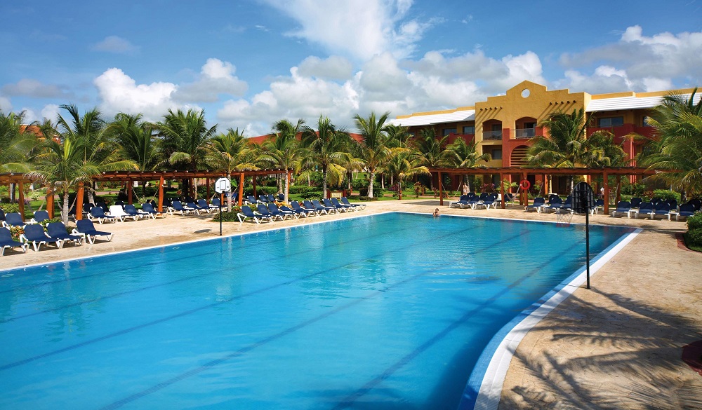 Barcelo Maya Tropical with pool