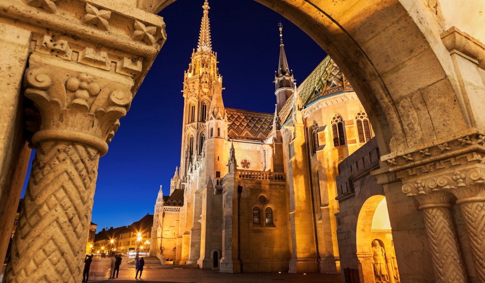 Budapest, Matthias Church seen through arch of Fishermans