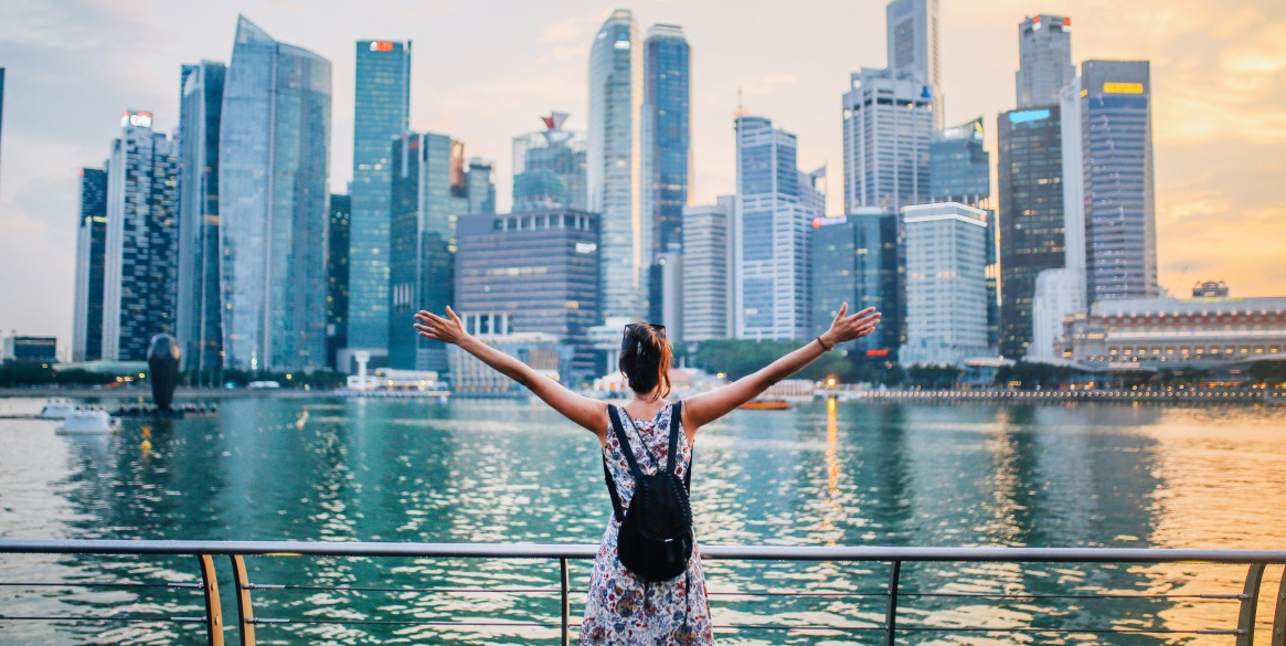 Tourist woman in front of Singapore skyline|