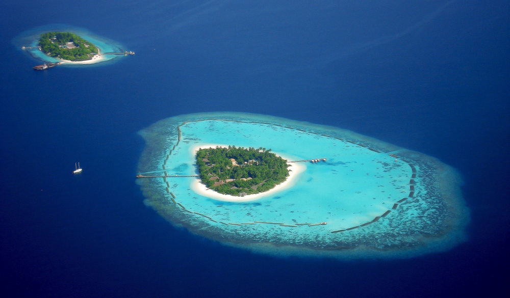 Maldives island resort, snorkelling spot