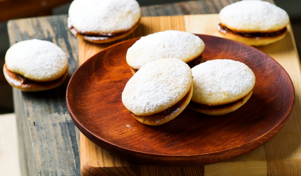 alfajores cookies.style rustic.selective focus