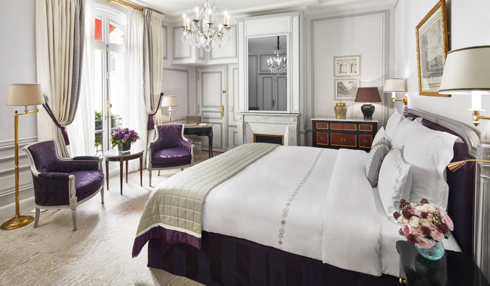 Hotel Plaza Athenee - Dorchester Collection, hotel with Eiffel tower view