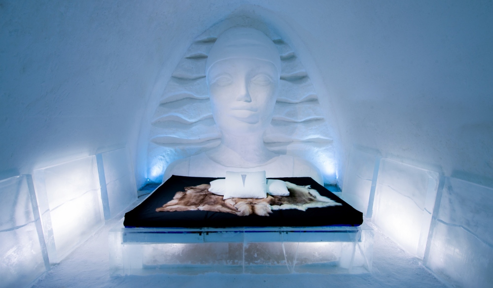 ICEHOTEL 29. ICEWOMAN Design Linda Vagnelind. Photo Asaf Kliger