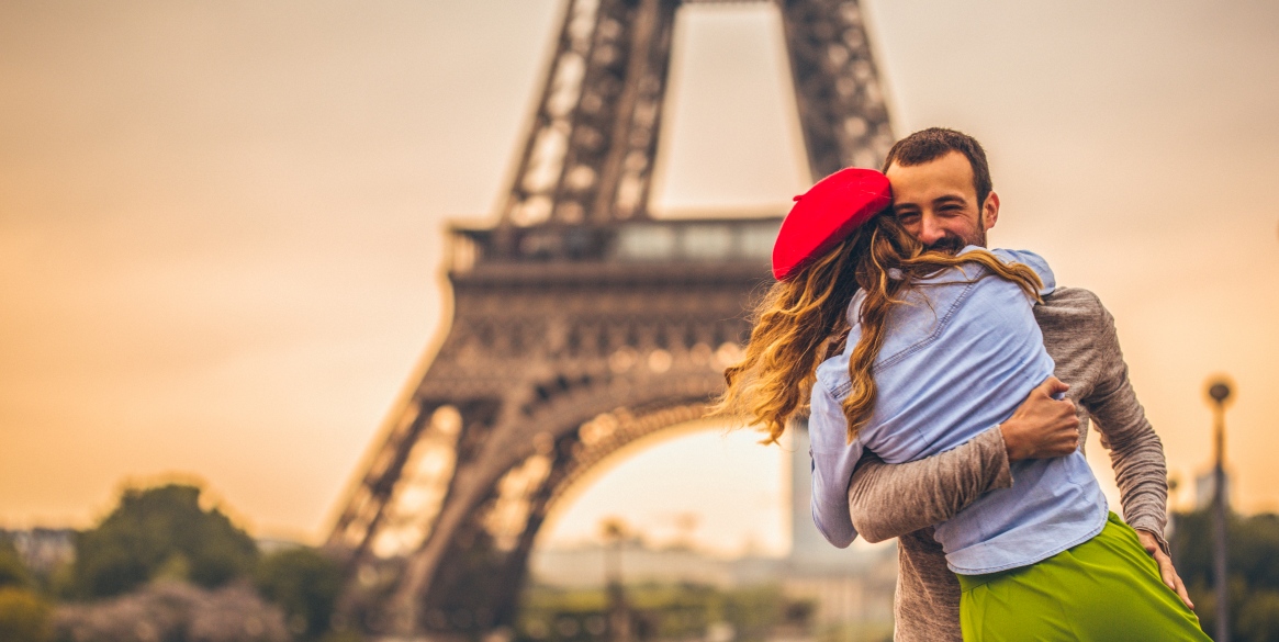 Young couple in front of the Eiffel tower