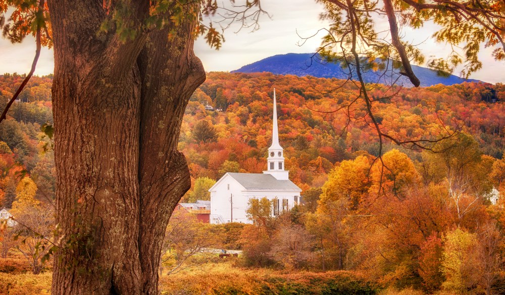 Stowe Church on a fall season morning, destination to avoid crowds