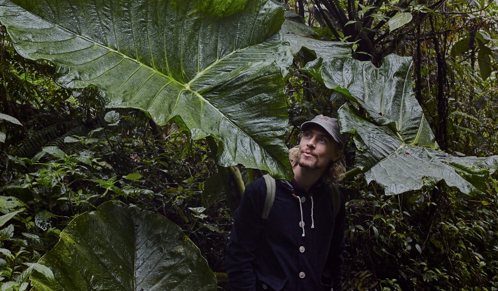 loan male traveller walking exploring nature, one man only, caucasian, aged 25 to 35, Loan traveller, walking alone in the space, looking around, contemplation, enjoying the surroundings as a lone adventurer