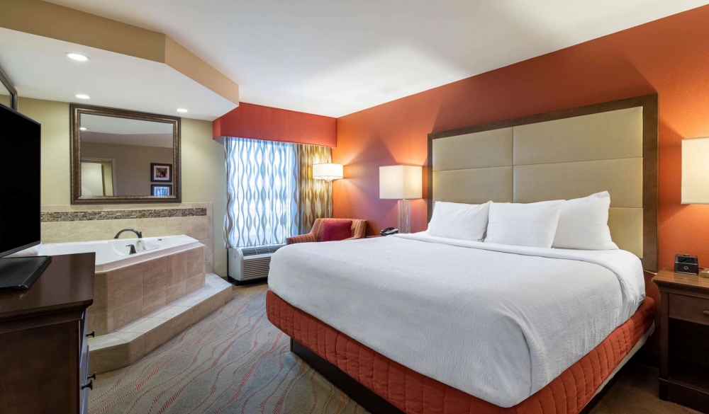 La Quinta Inn & Suites by Wyndham Pigeon Forge, hotel with indoor pool