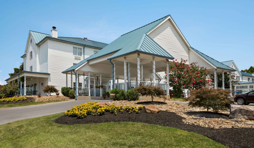 Ramada by Wyndham Pigeon Forge North, hotel with indoor pool