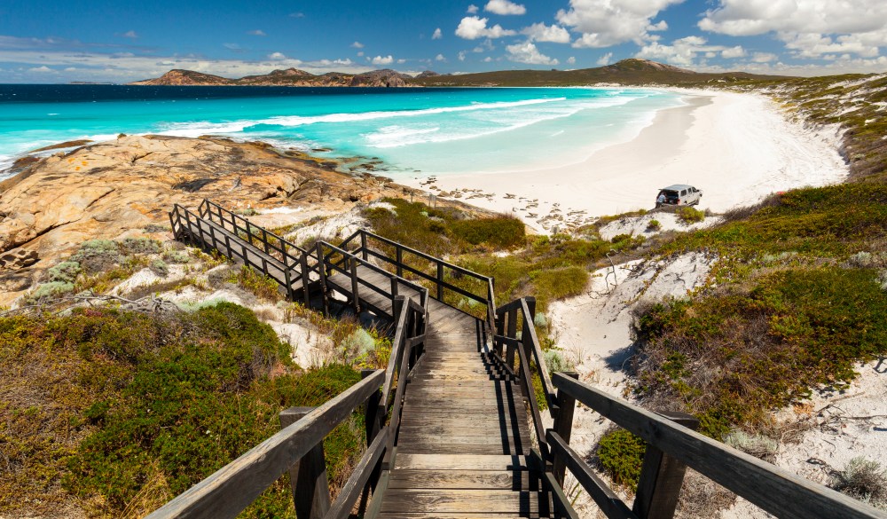 Lucky Bay lookout, iconic australian road trip destination