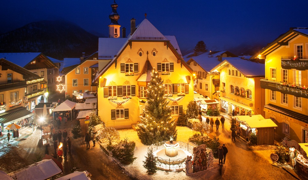 Austria, Salzburg State, Salzkammergut, St. Gilgen, Christmas Market at night, destination for road trips in austria