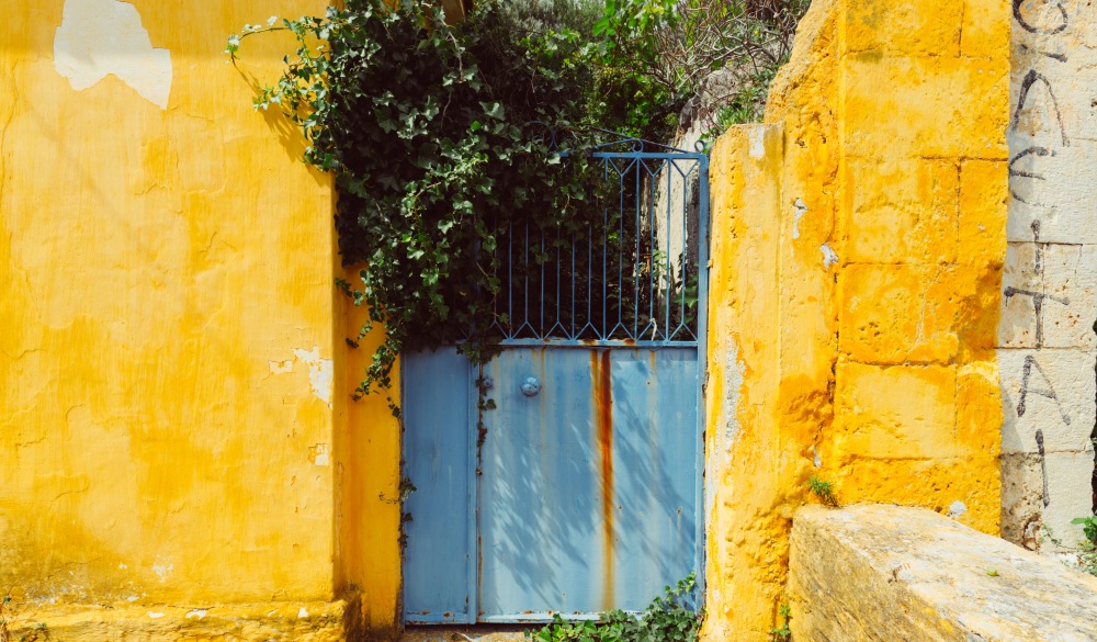 Blue gate, yellow wall