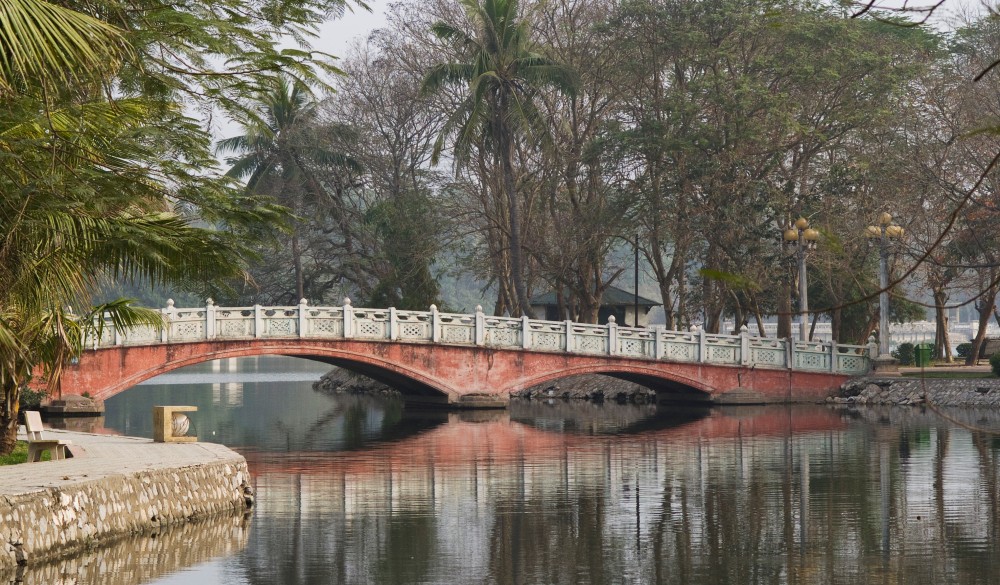 Pink bridge in Hanoi