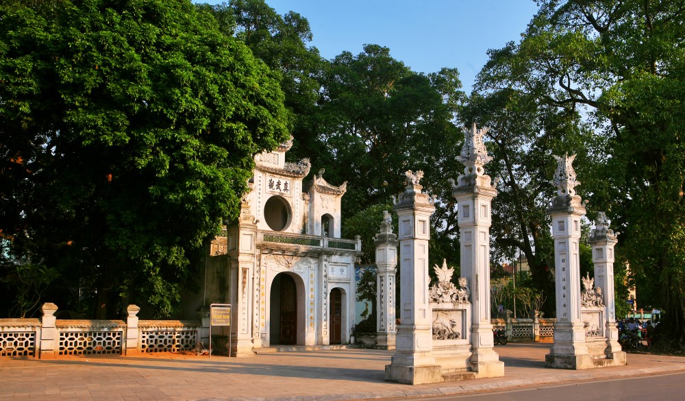 Quan thanh temple in hanoi