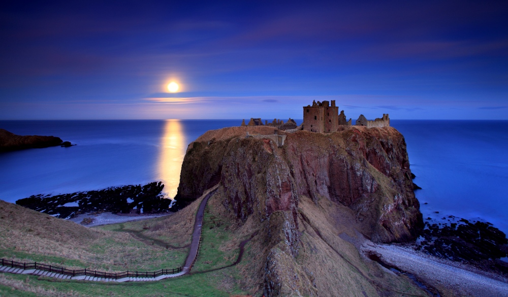 dunnottar castle aberdeenshire Scotland, scottish highlands road trip destination
