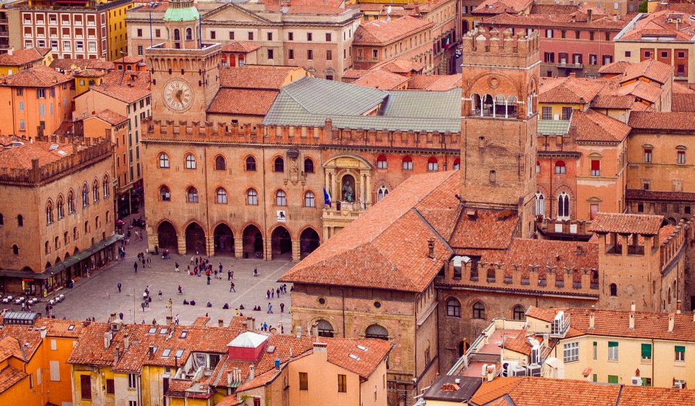 Piazza Maggiore, Bologna, destination for a weekend getaways in europe