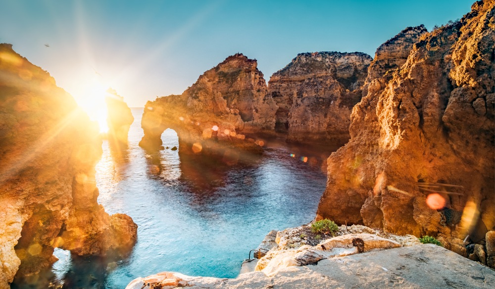 red cliffs of Ponta Da Piedade