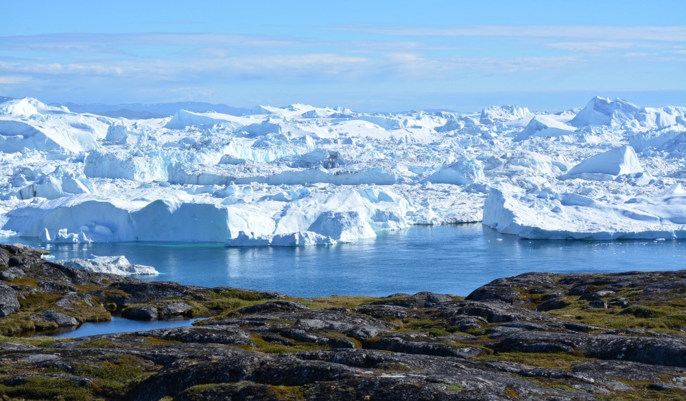 Disko Bay - big icebergs an blue sea